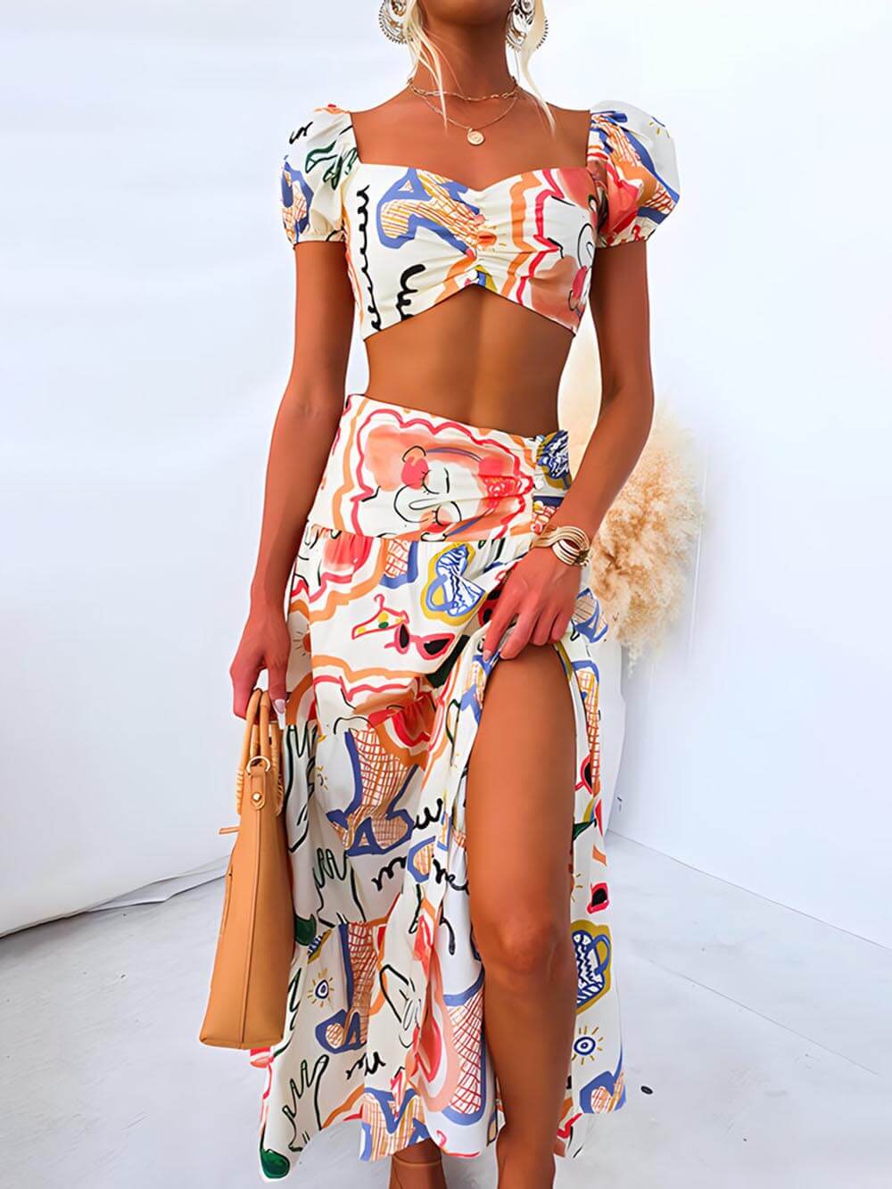 Conjunto de top estampado de verão e saia envolvente