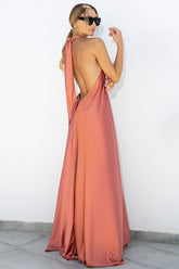 Vestido maxi longo elegante de cetim: decote halter sem costas